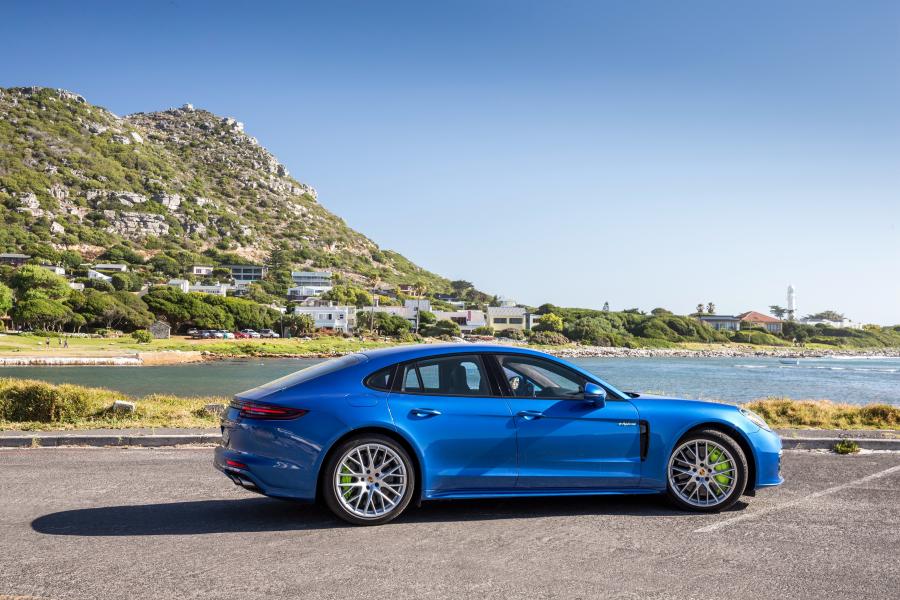  Porsche Panamera 4 E-Hybrid 2016 года  (фото 24 из 31)